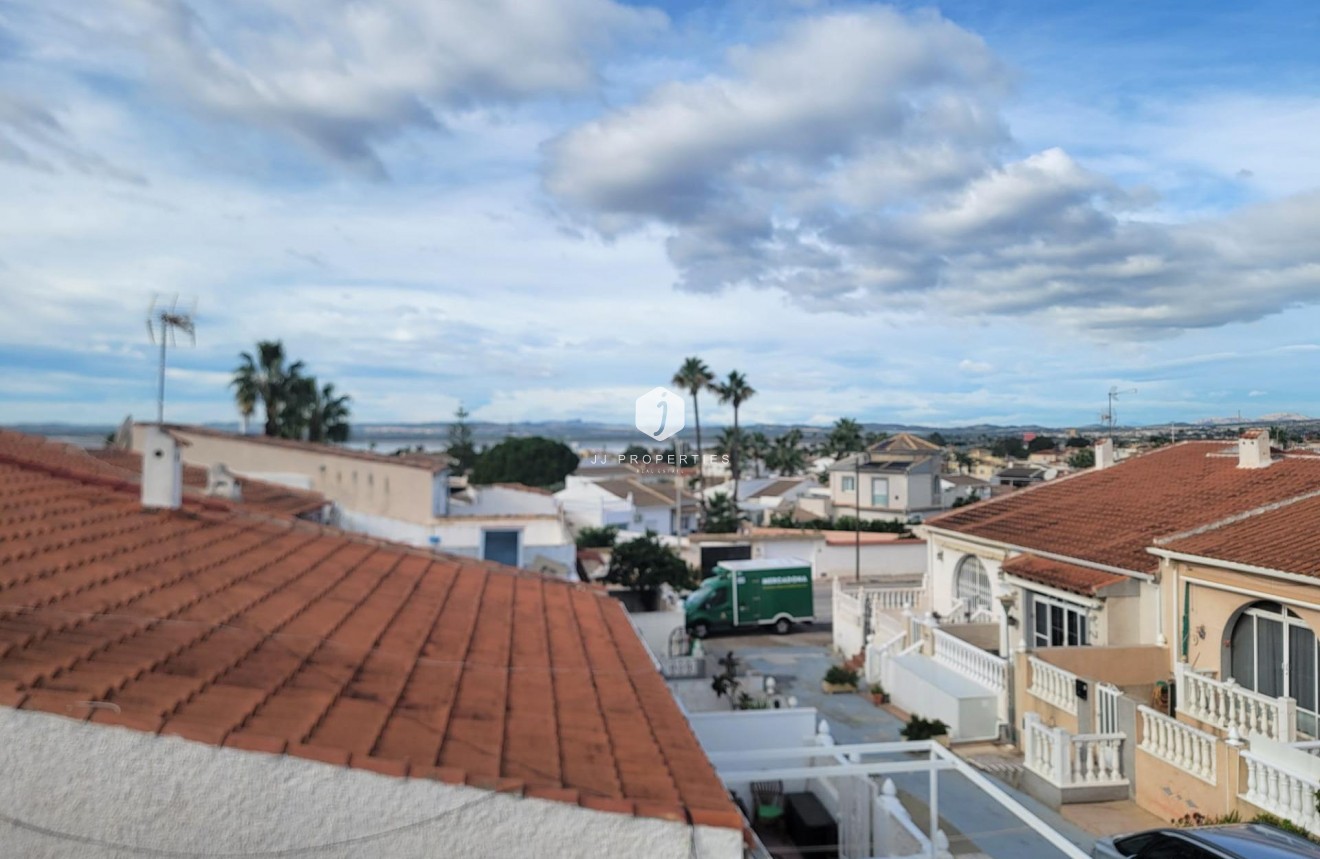 Resale - Chalet -
Torrevieja - El chaparral