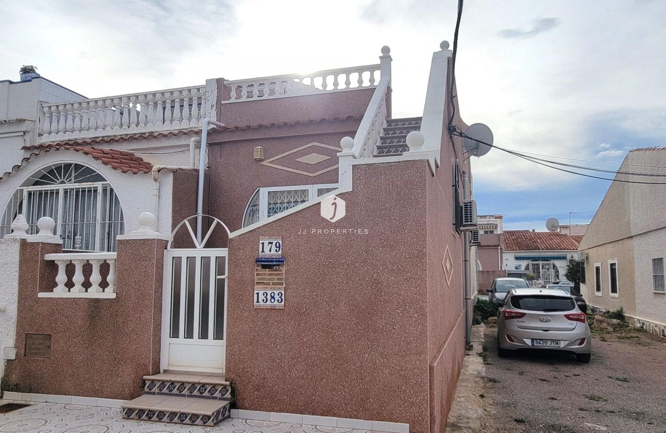 Resale - Chalet -
Torrevieja - El chaparral