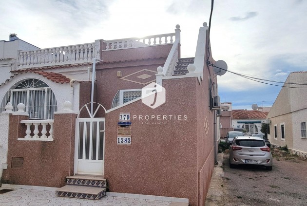 Resale - Chalet -
Torrevieja - El chaparral