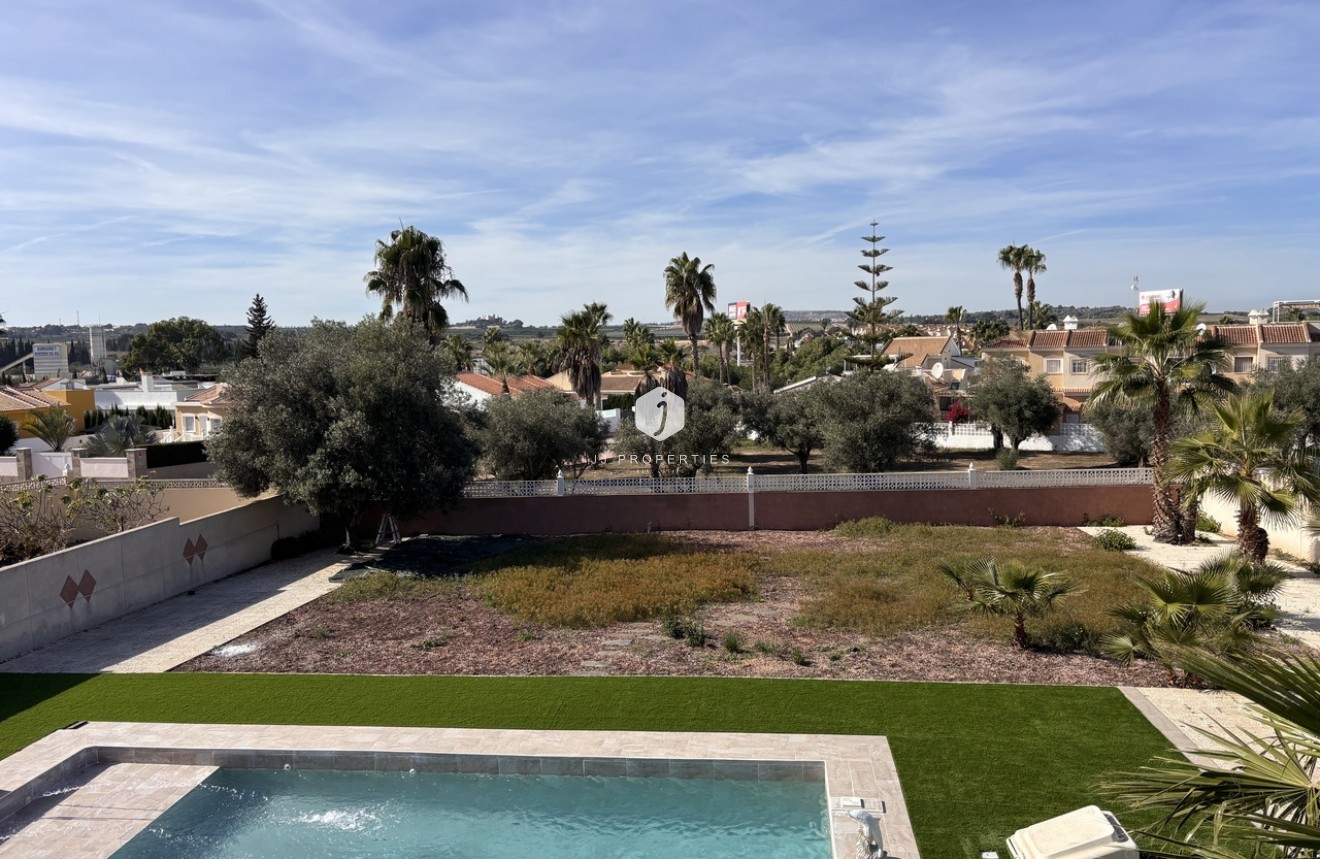 Resale - Villa -
Benijofar - Costa Blanca