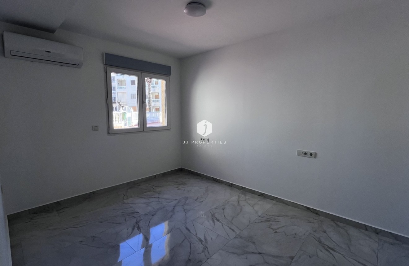 Z drugiej ręki - Bungalow -
Torrevieja