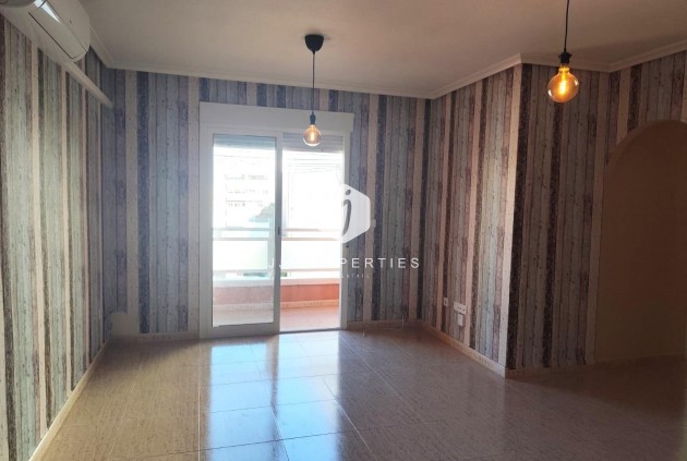 Tweedehands - Appartement / flat -
Torrevieja - Centro