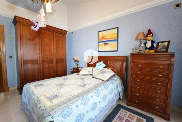 Resale - Villa -
Orihuela Costa - Campoamor