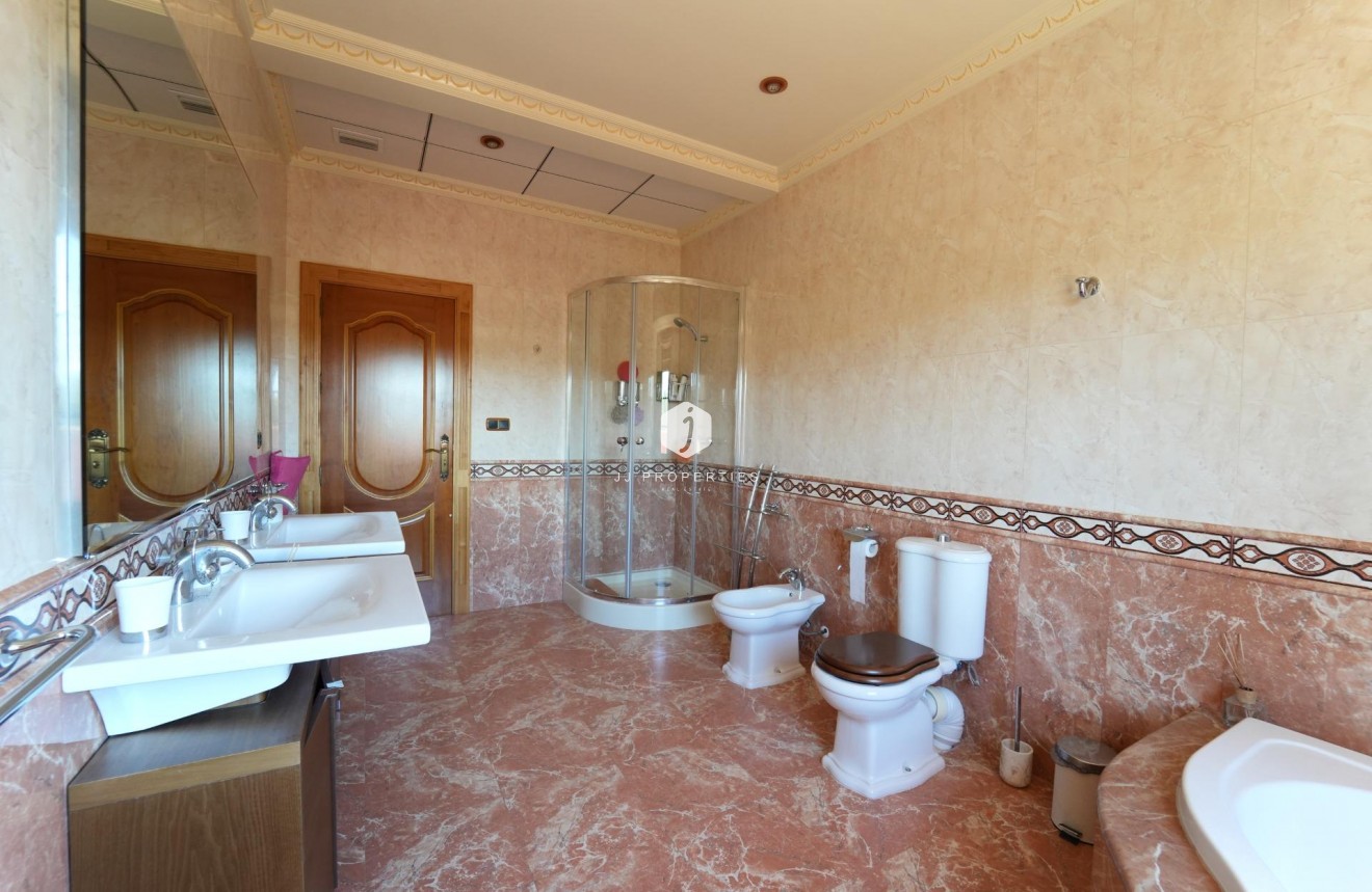 Resale - Villa -
Orihuela Costa - Campoamor