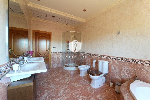 Resale - Villa -
Orihuela Costa - Campoamor