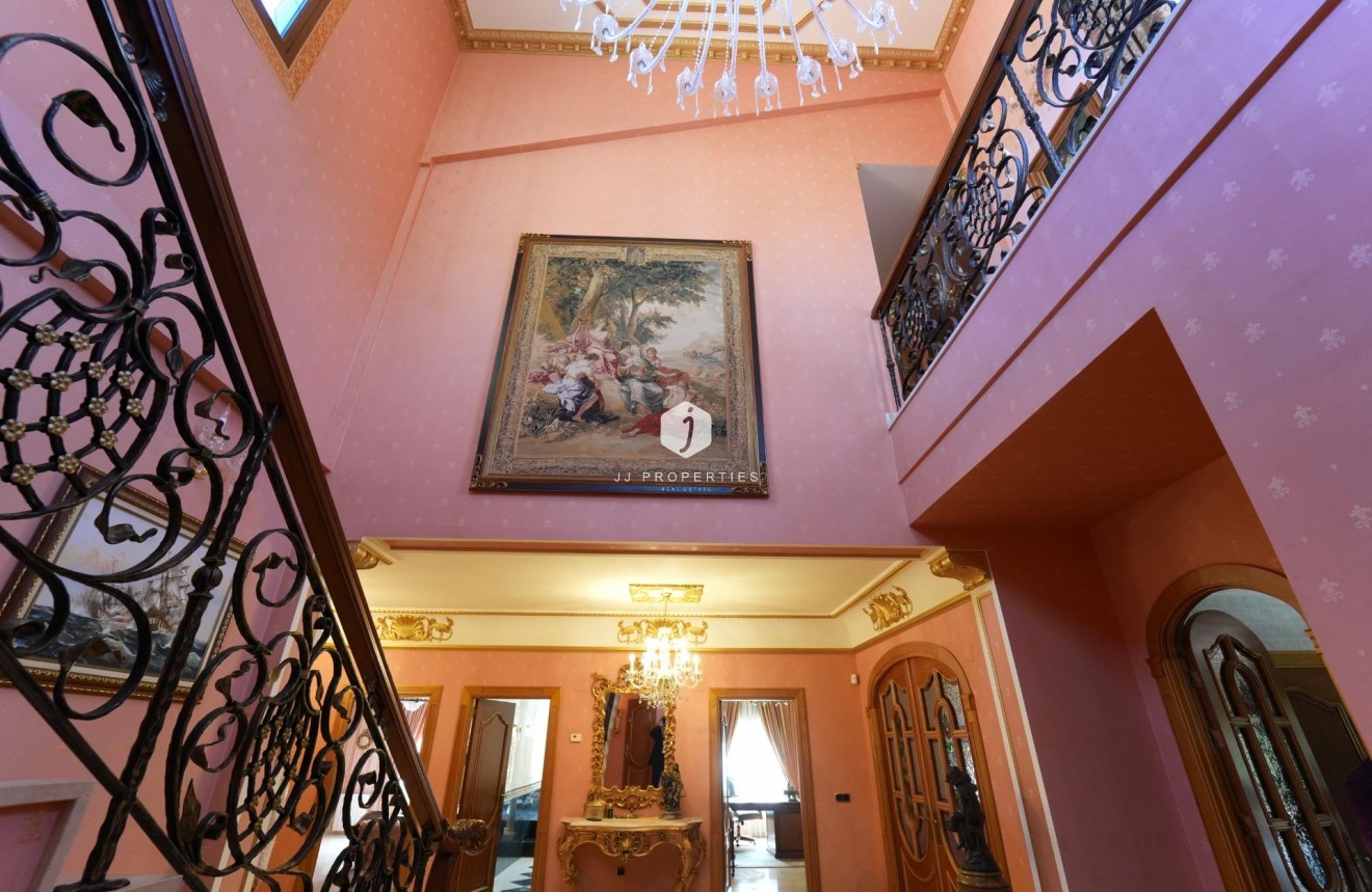 Resale - Villa -
Orihuela Costa - Campoamor