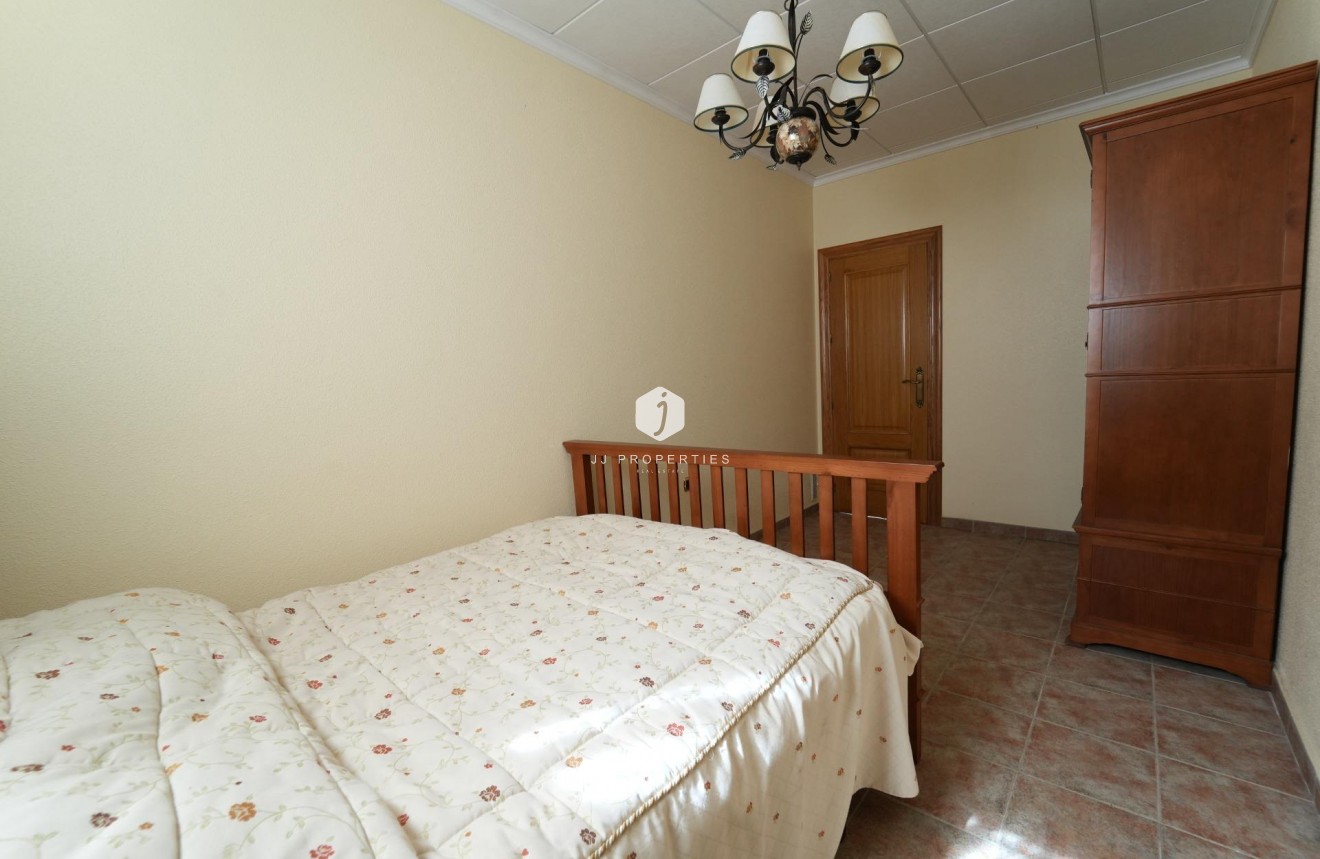 Resale - Villa -
Orihuela Costa - Campoamor