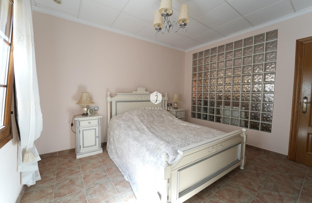 Resale - Villa -
Orihuela Costa - Campoamor