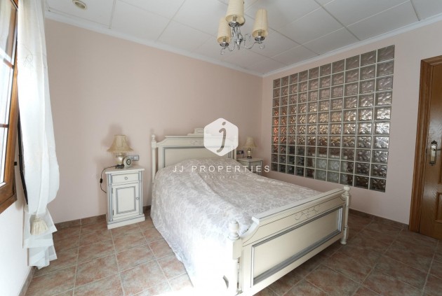 Resale - Villa -
Orihuela Costa - Campoamor
