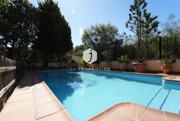 Resale - Villa -
Orihuela Costa - Campoamor