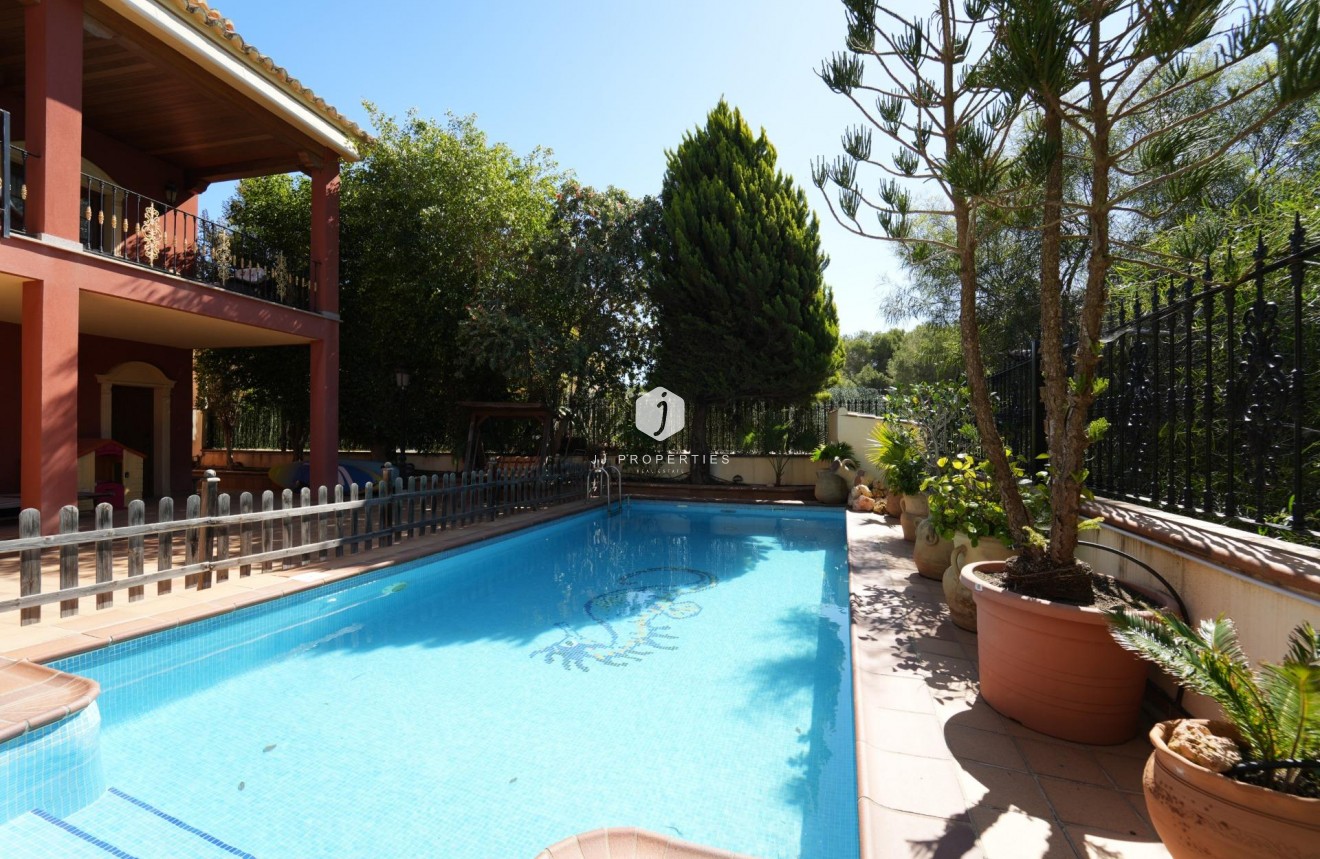 Resale - Villa -
Orihuela Costa - Campoamor