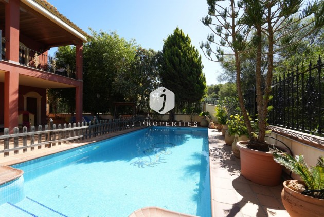 Resale - Villa -
Orihuela Costa - Campoamor