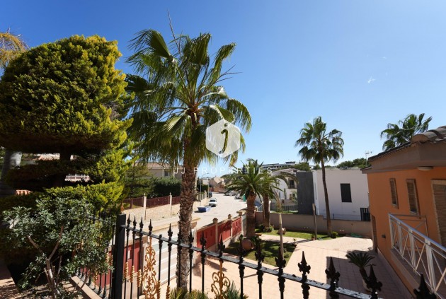 Resale - Villa -
Orihuela Costa - Campoamor