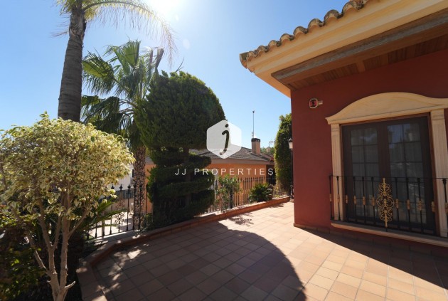 Resale - Villa -
Orihuela Costa - Campoamor