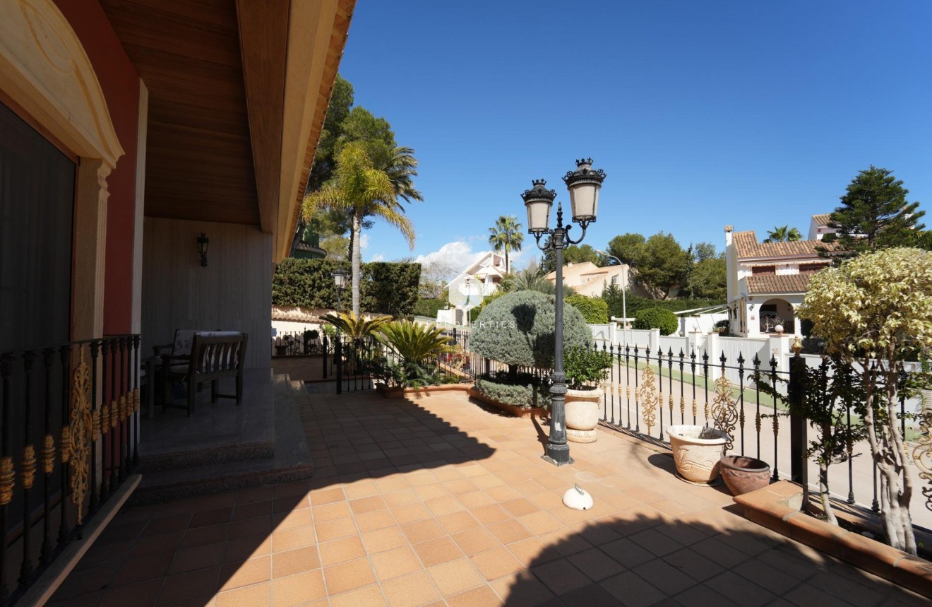 Resale - Villa -
Orihuela Costa - Campoamor
