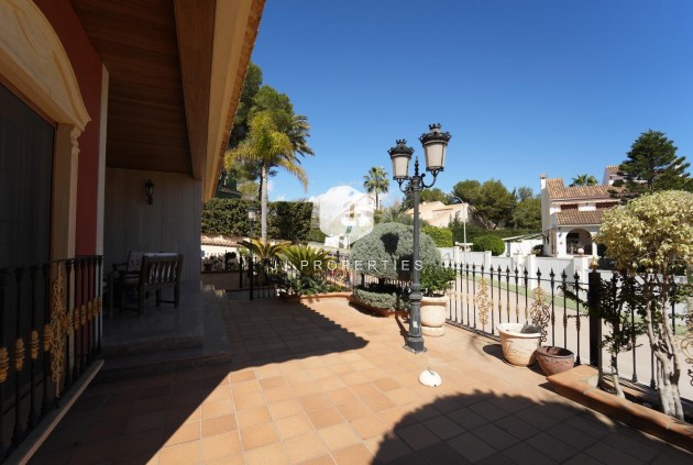 Resale - Villa -
Orihuela Costa - Campoamor