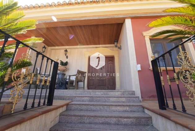 Resale - Villa -
Orihuela Costa - Campoamor