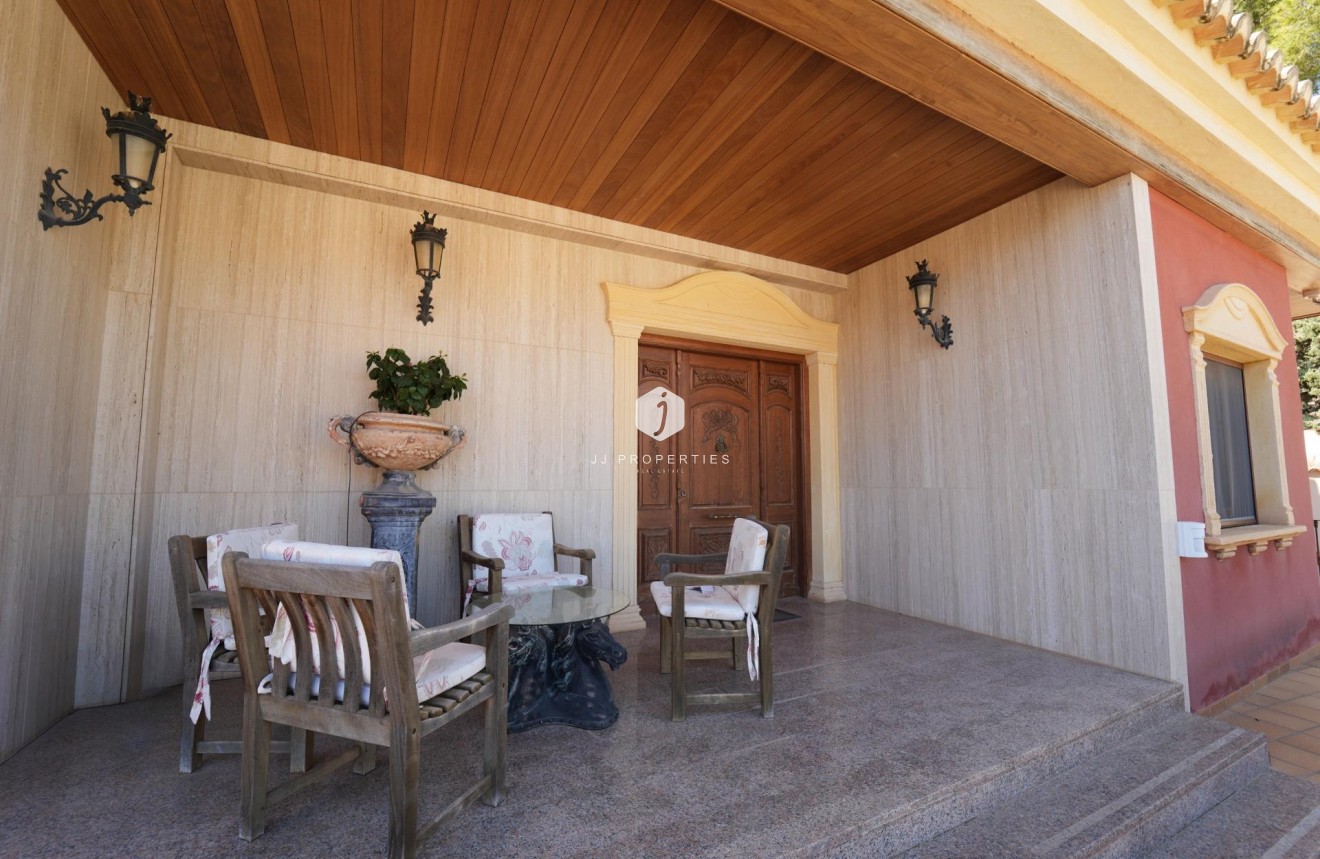 Resale - Villa -
Orihuela Costa - Campoamor