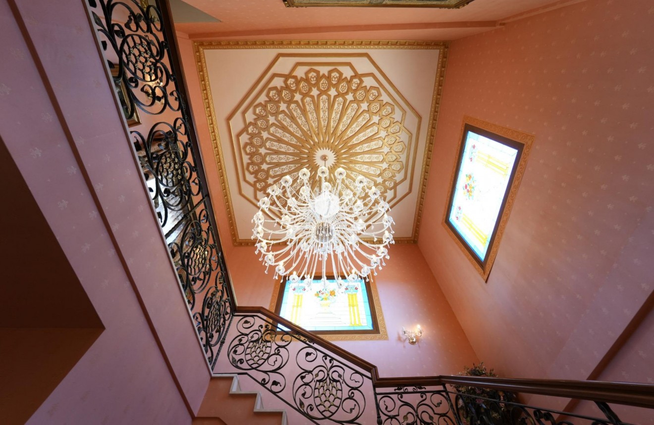 Resale - Villa -
Orihuela Costa - Campoamor