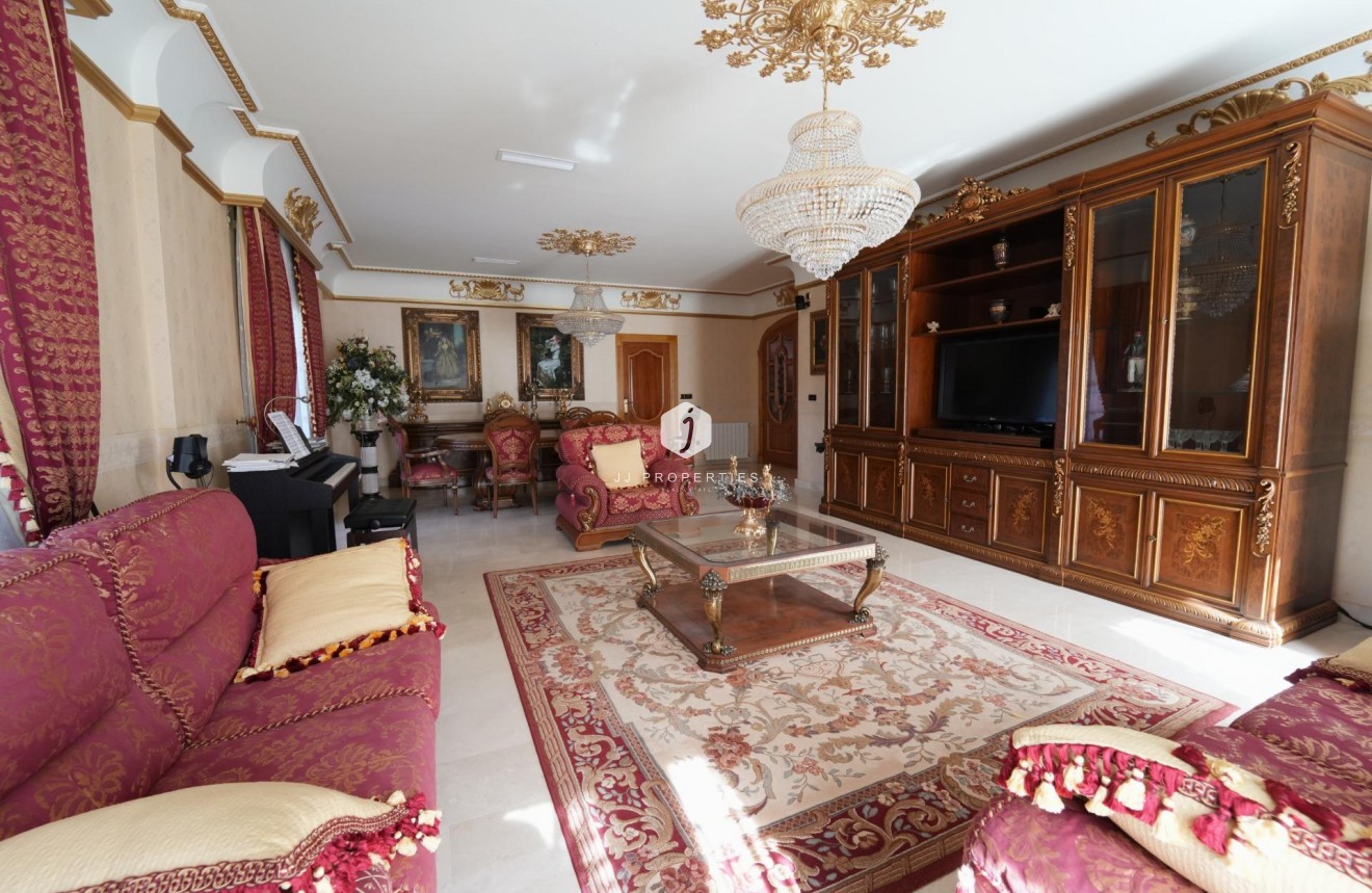 Resale - Villa -
Orihuela Costa - Campoamor