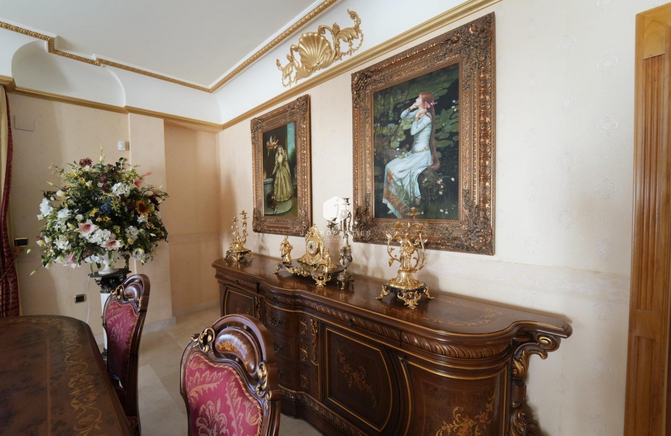 Resale - Villa -
Orihuela Costa - Campoamor