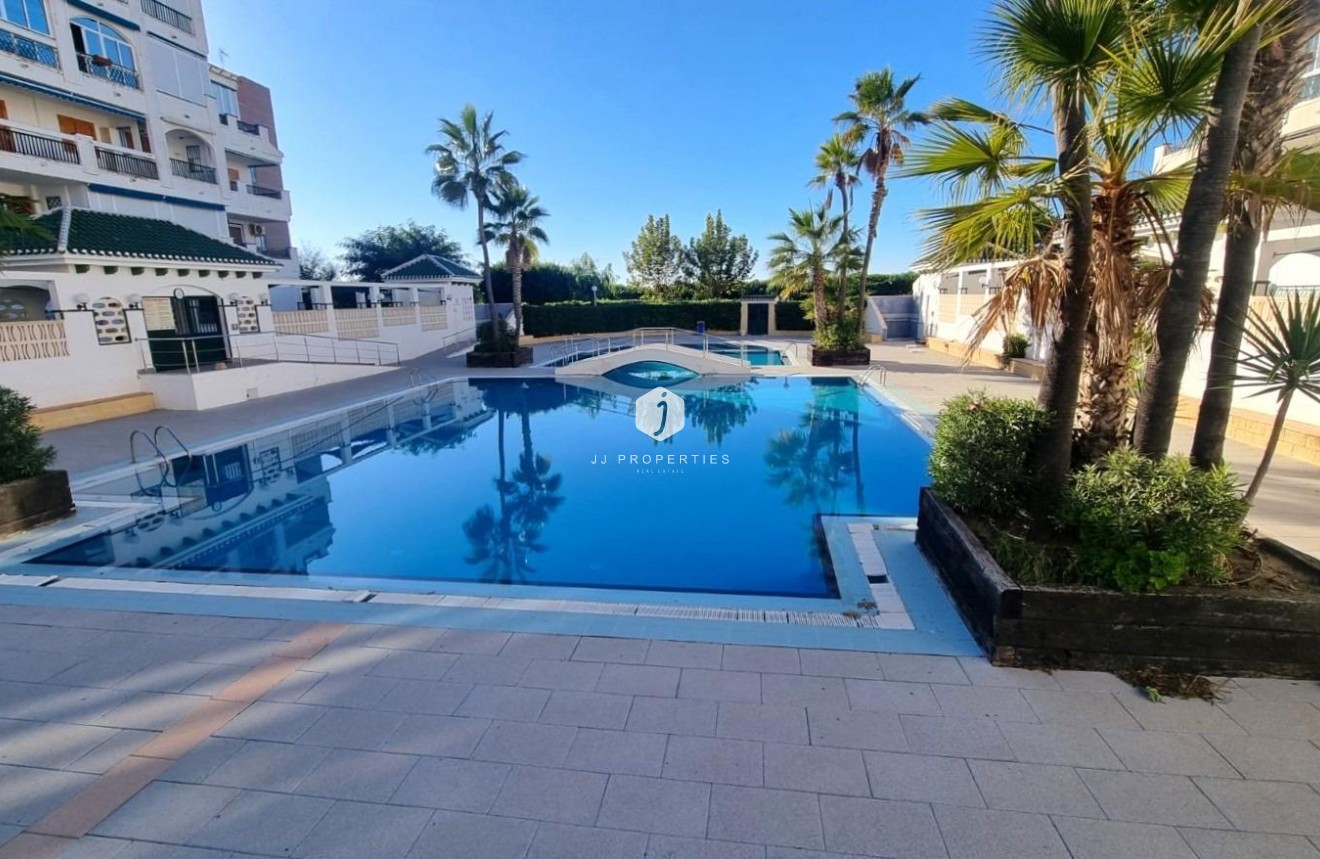 Resale - Apartment / flat -
Torrevieja - La Mata