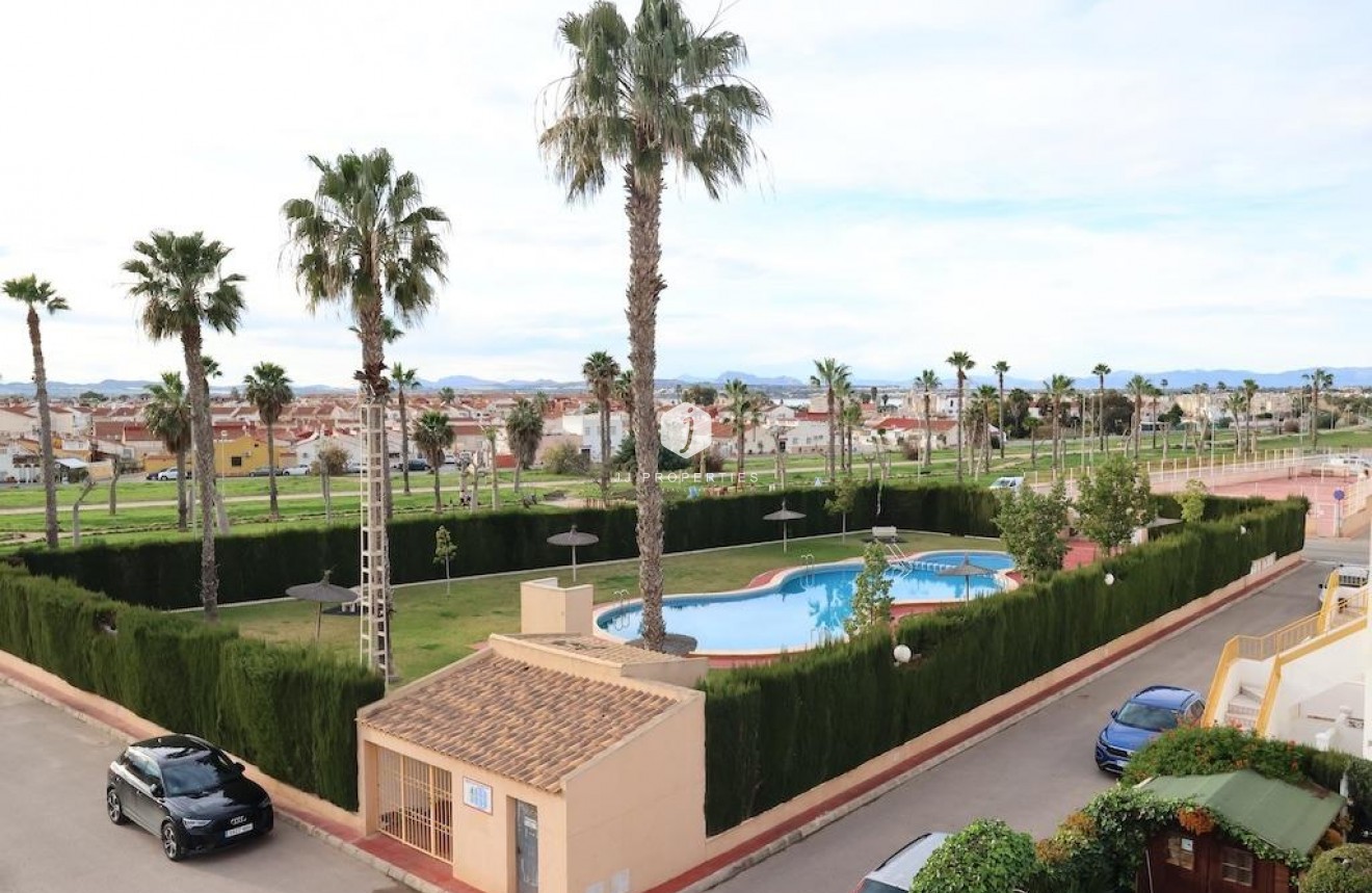 Resale - Chalet -
Torrevieja - Costa Blanca