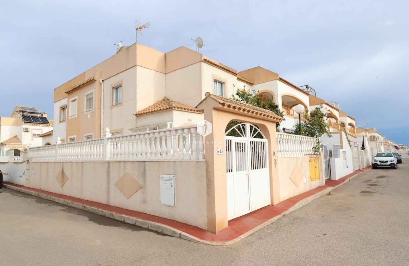 Resale - Chalet -
Torrevieja - Costa Blanca