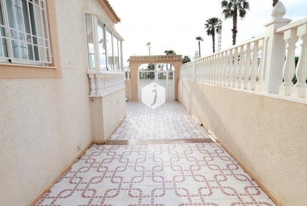 Resale - Chalet -
Torrevieja - Costa Blanca