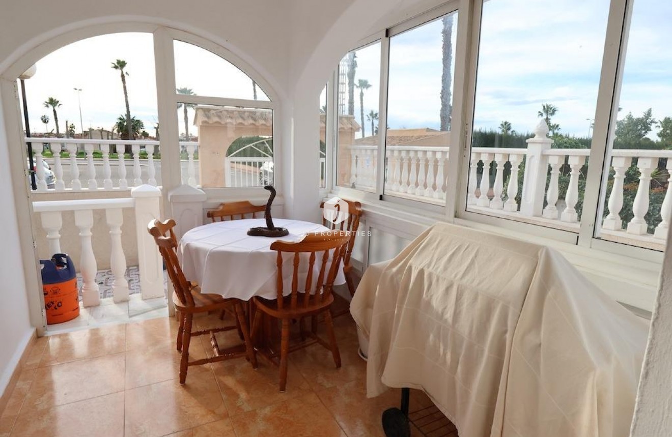 Resale - Chalet -
Torrevieja - Costa Blanca