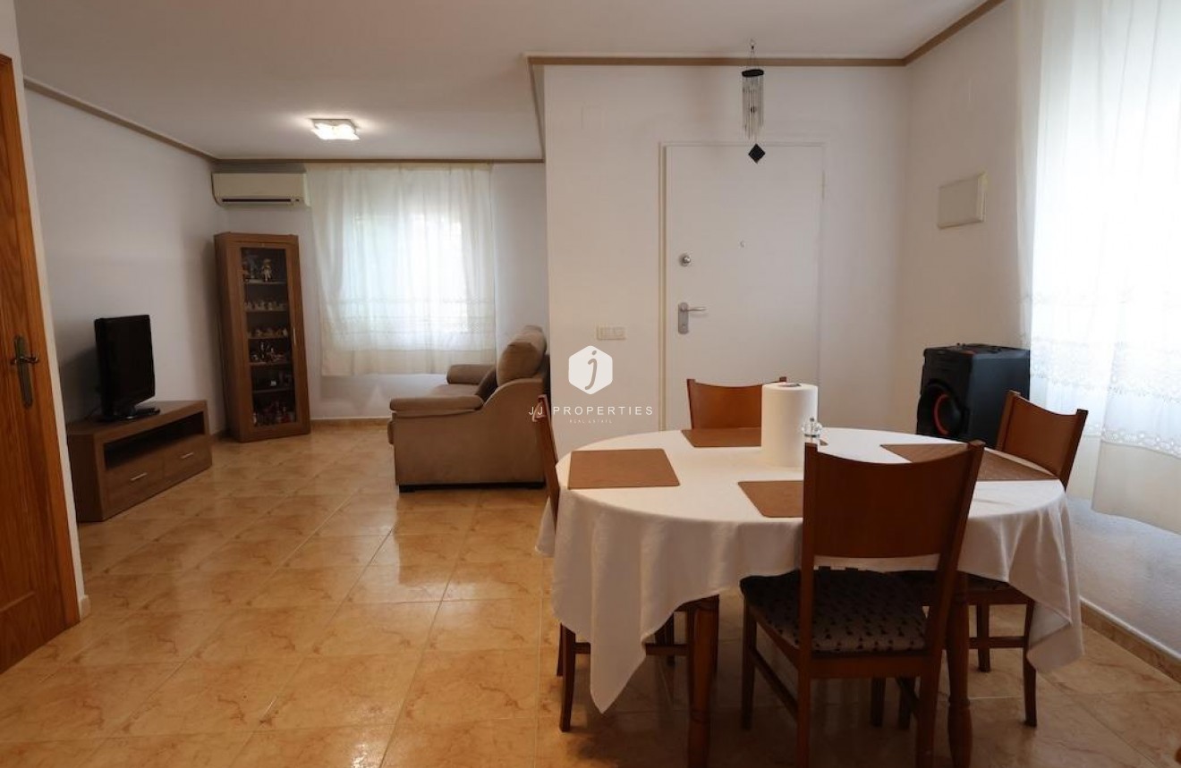 Resale - Chalet -
Torrevieja - Costa Blanca