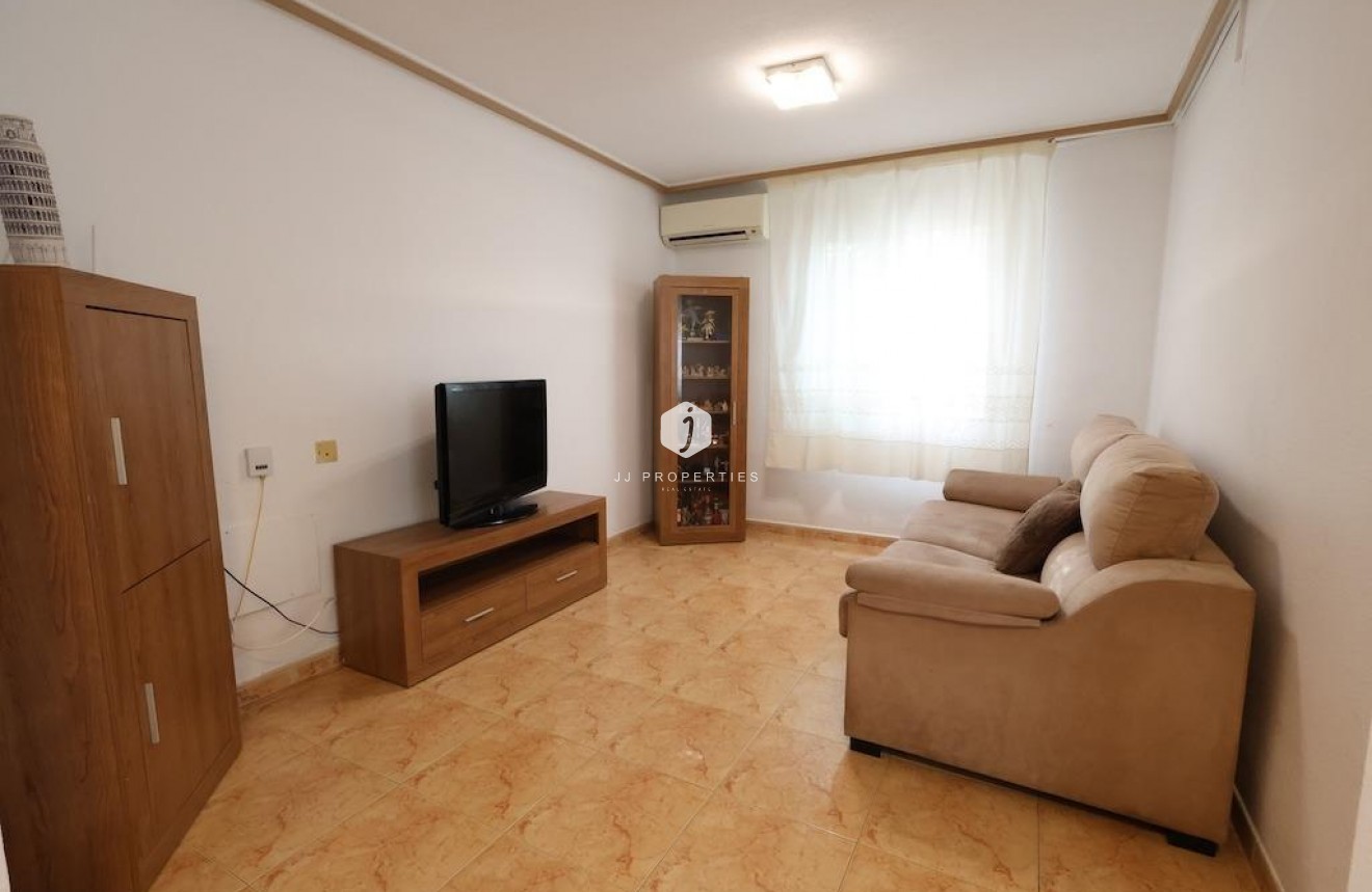 Resale - Chalet -
Torrevieja - Costa Blanca
