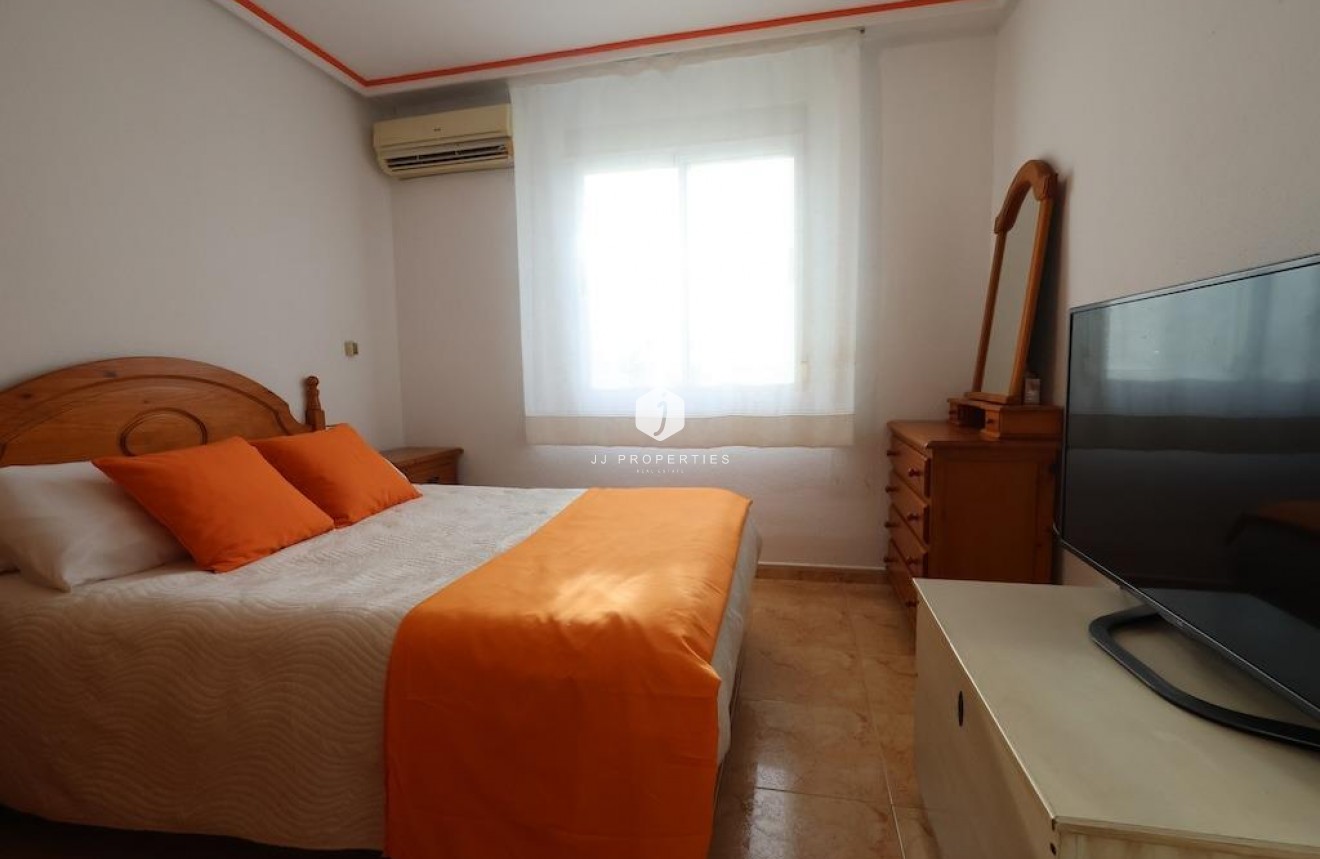 Resale - Chalet -
Torrevieja - Costa Blanca