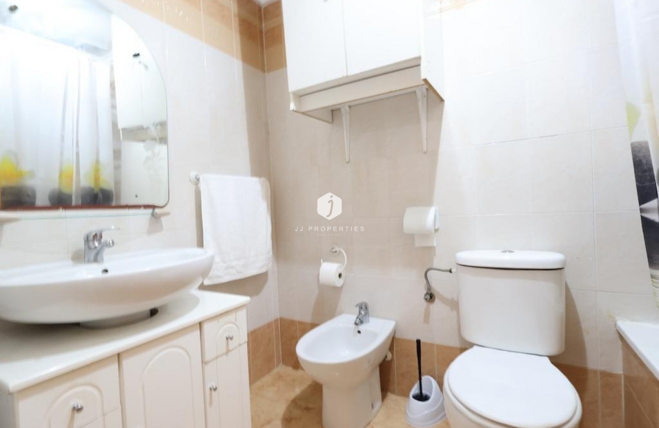 Resale - Chalet -
Torrevieja - Costa Blanca