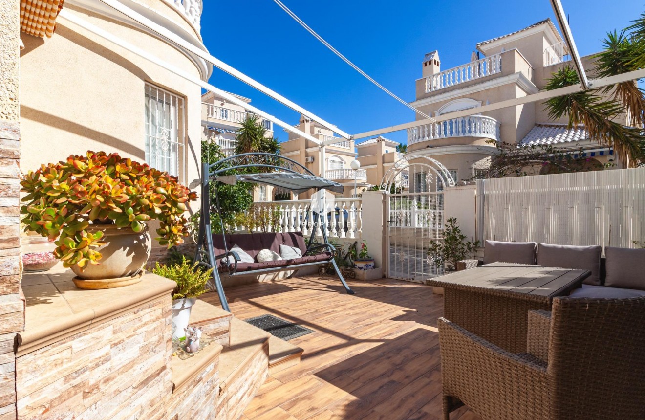 Resale - Villa -
Orihuela Costa - Los Almendros-la Florida