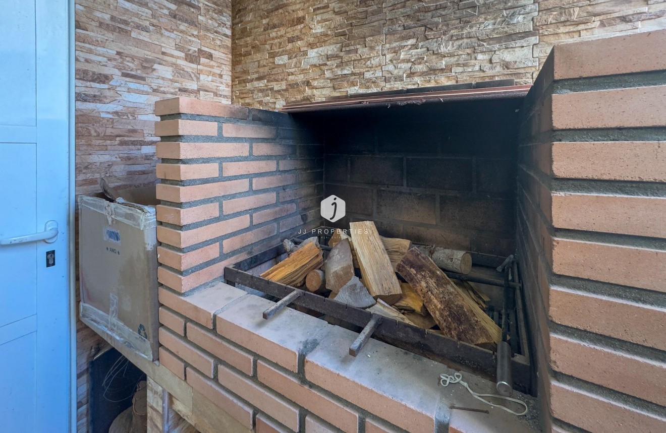 Resale - Villa -
Orihuela Costa - Los Almendros-la Florida