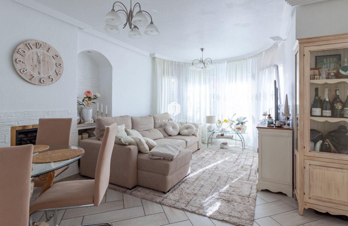 Resale - Villa -
Orihuela Costa - Los Almendros-la Florida