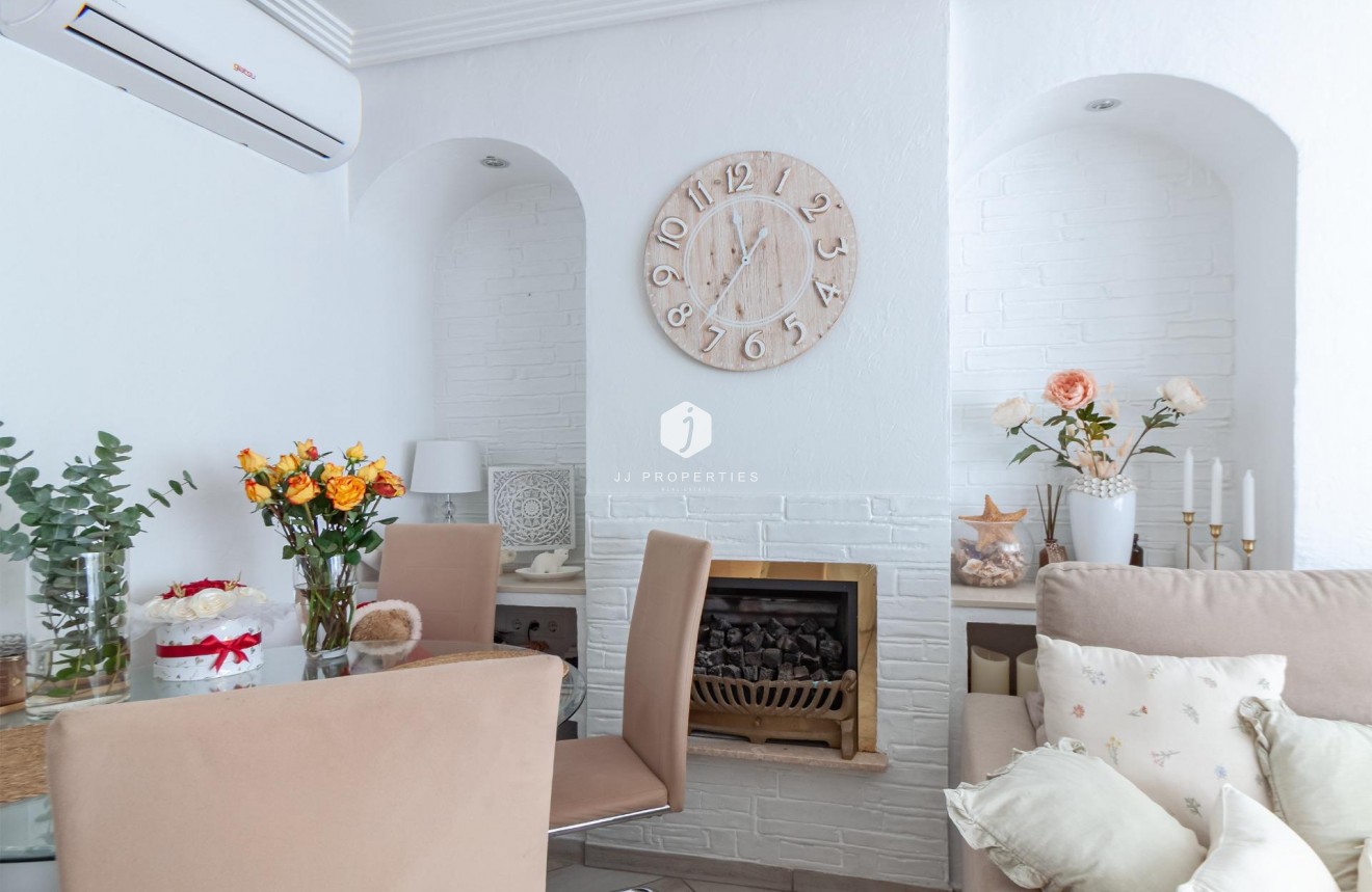 Resale - Villa -
Orihuela Costa - Los Almendros-la Florida