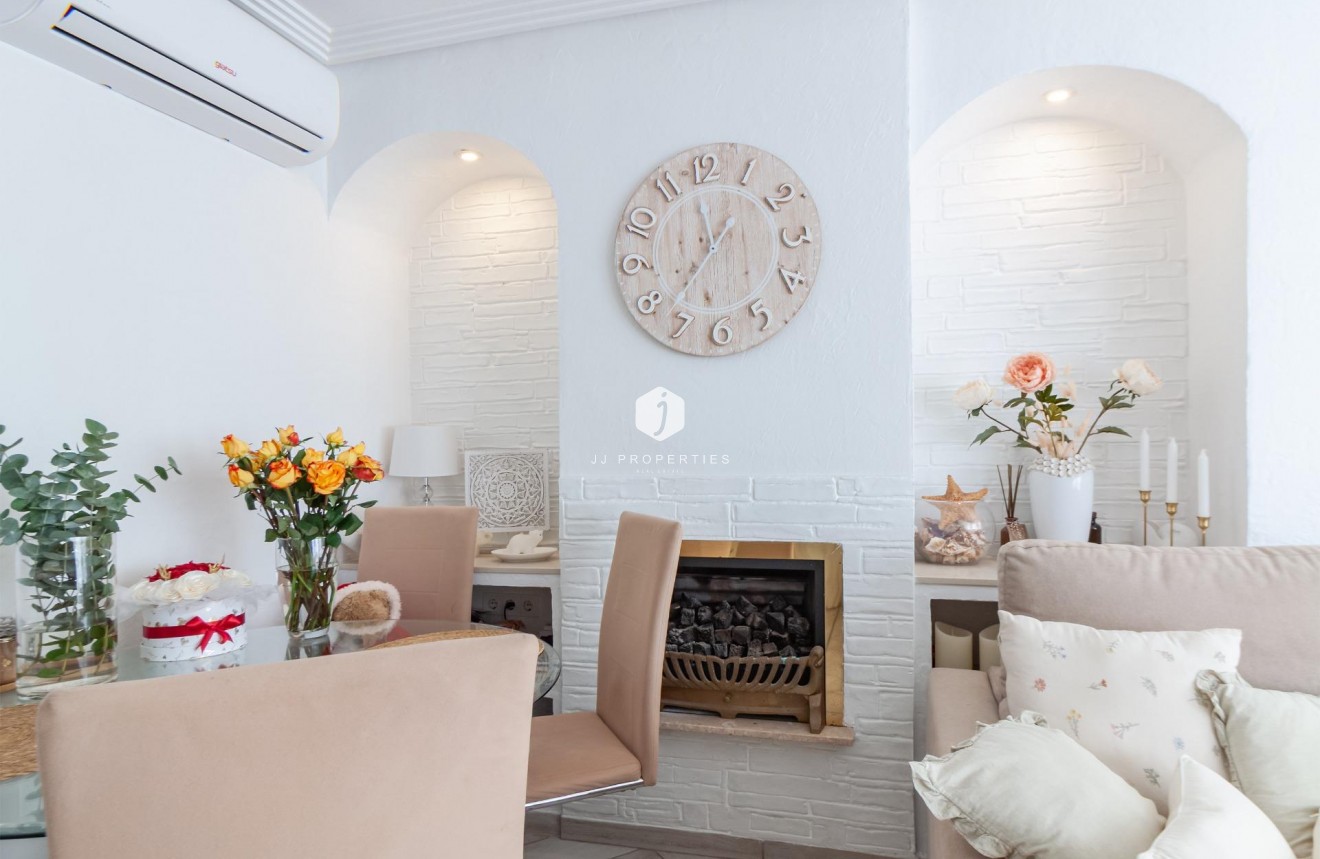 Resale - Villa -
Orihuela Costa - Los Almendros-la Florida