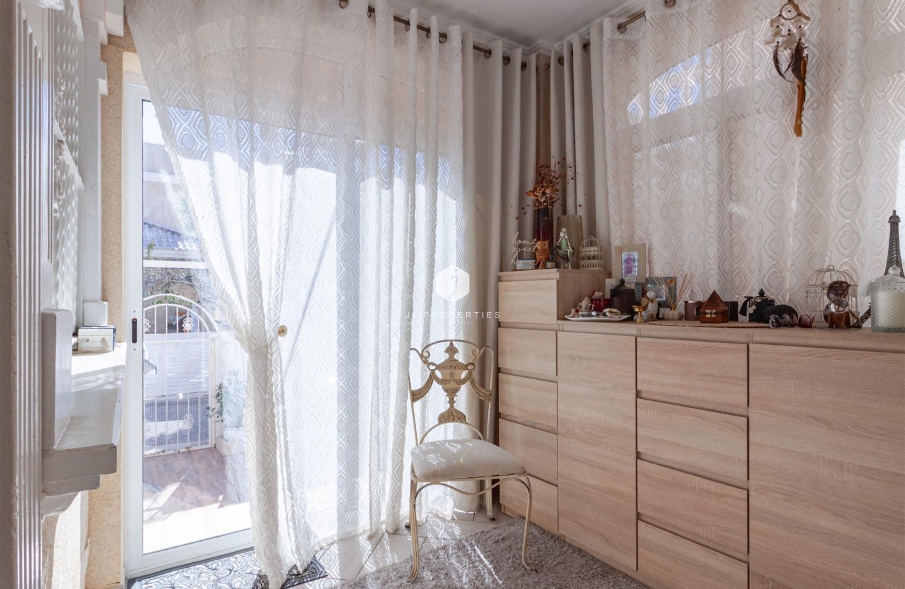 Resale - Villa -
Orihuela Costa - Los Almendros-la Florida