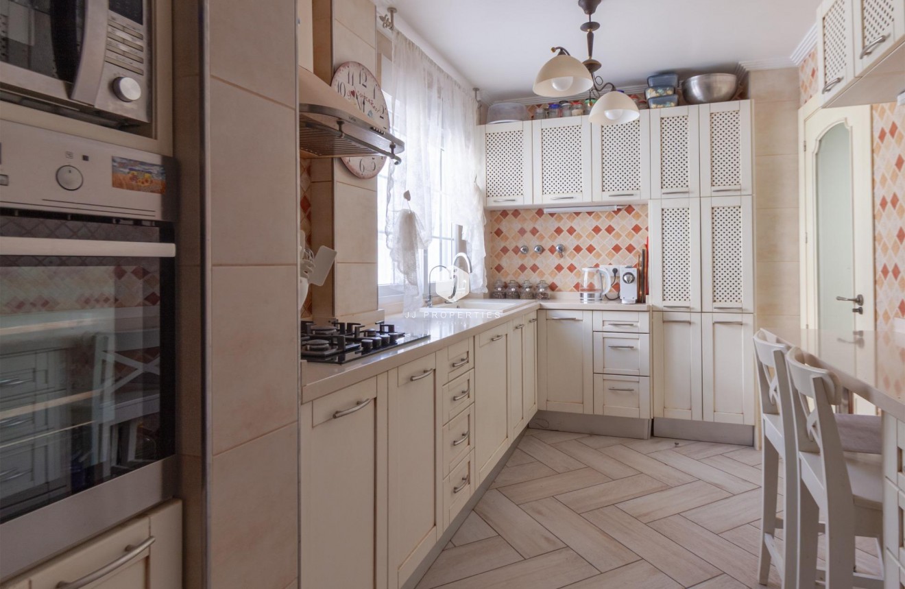 Resale - Villa -
Orihuela Costa - Los Almendros-la Florida