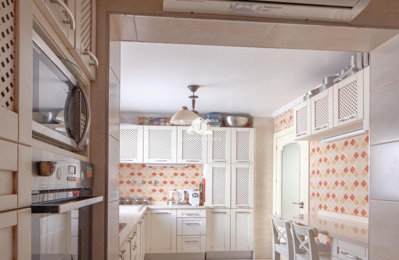 Resale - Villa -
Orihuela Costa - Los Almendros-la Florida