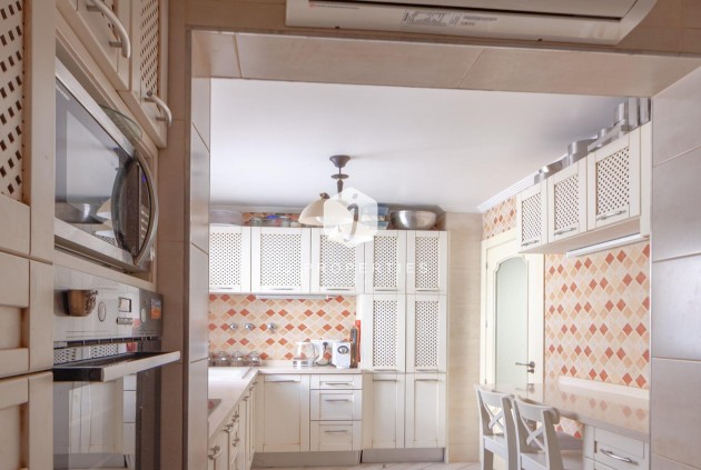 Resale - Villa -
Orihuela Costa - Los Almendros-la Florida