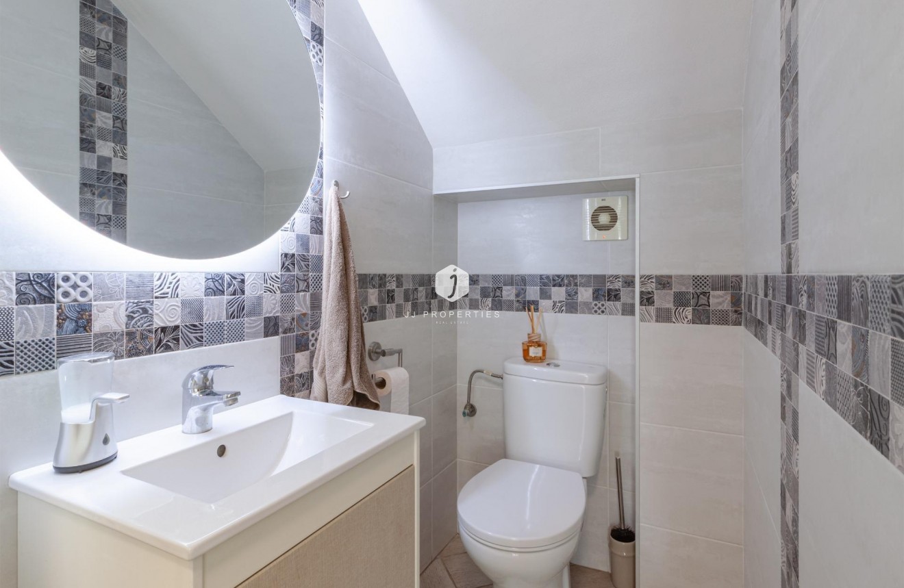 Resale - Villa -
Orihuela Costa - Los Almendros-la Florida