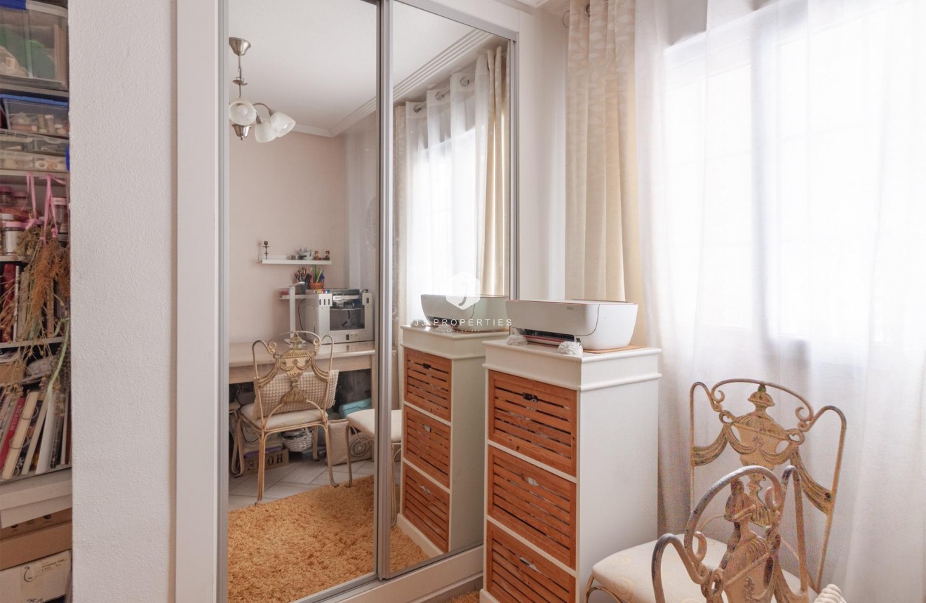 Resale - Villa -
Orihuela Costa - Los Almendros-la Florida