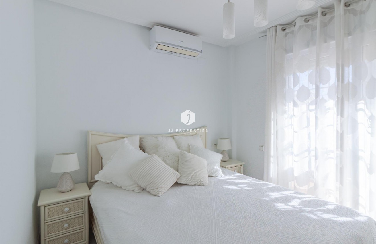 Resale - Villa -
Orihuela Costa - Los Almendros-la Florida