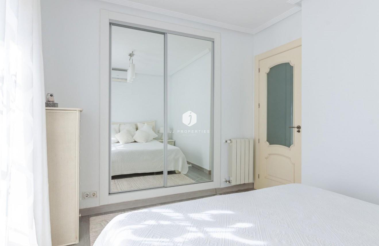 Resale - Villa -
Orihuela Costa - Los Almendros-la Florida