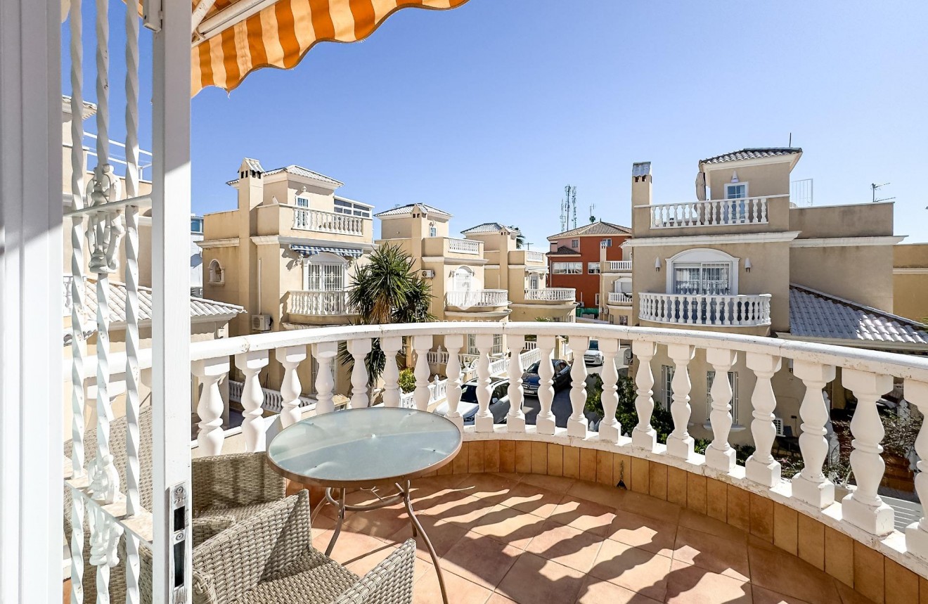 Resale - Villa -
Orihuela Costa - Los Almendros-la Florida