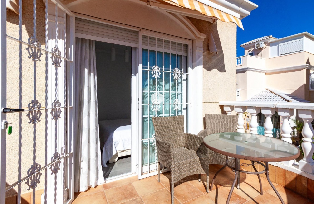 Resale - Villa -
Orihuela Costa - Los Almendros-la Florida