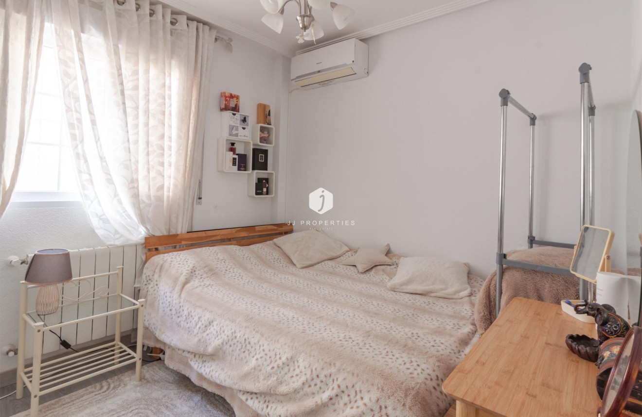 Resale - Villa -
Orihuela Costa - Los Almendros-la Florida